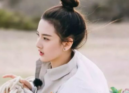 顾漫两张照片相差好大,照片中的惊人蜕变，揭秘明星背后的秘密