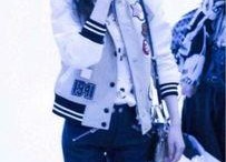 女明星机场粉丝,女明星机场粉丝热情追捧瞬间