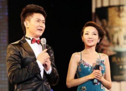 管彤全家福照片,温馨瞬间，幸福满溢