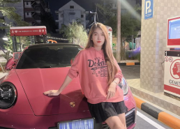 保时捷美女生活照,保时捷美女车主的时尚生活瞬间