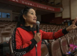 演员杨英,光影交织，演绎人生百态